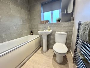 Family Bathroom- click for photo gallery